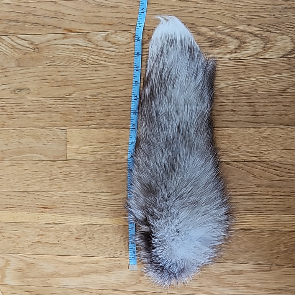 Fosrion Fluffy White Gray Fox Tail Keychain - Picture 5 of 5